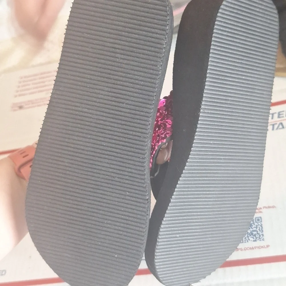 BLACK AND PINK SEQUIN FLIP FLOPS GIRLS SIZE LARGE 4/5